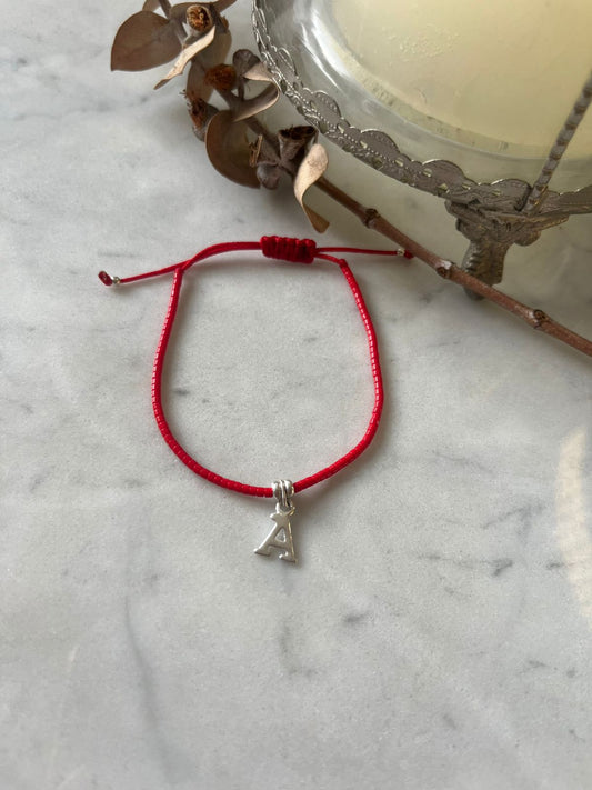 Pulsera de protección de hilo rojo, cristales rojos  letra A  de plata