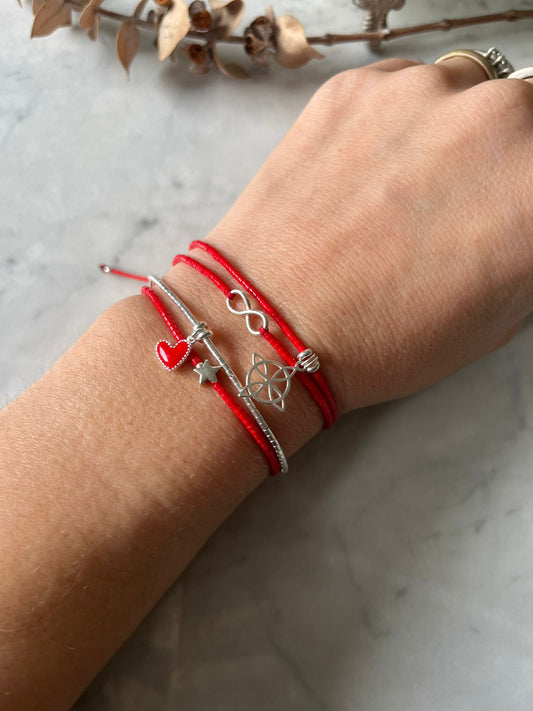 Pulsera de hilo rojo con mostacillas de plata y corazón rojo ❤️🔴🤍✨