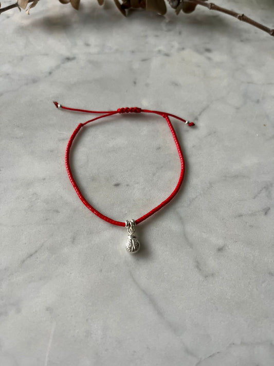Pulsera Chinita Roja – Suerte y Protección 🍀🐞