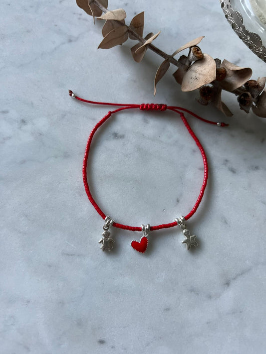 Pulsera de hilo rojo con cristales y dijes en plata – niña, niño y corazón 🔴🤍👧👦❤️