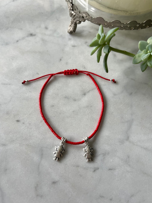 Pulsera Hilo Rojo con Dos Niñas
