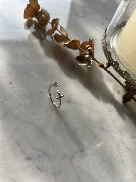 Anillo cruz circón ajustable en plata