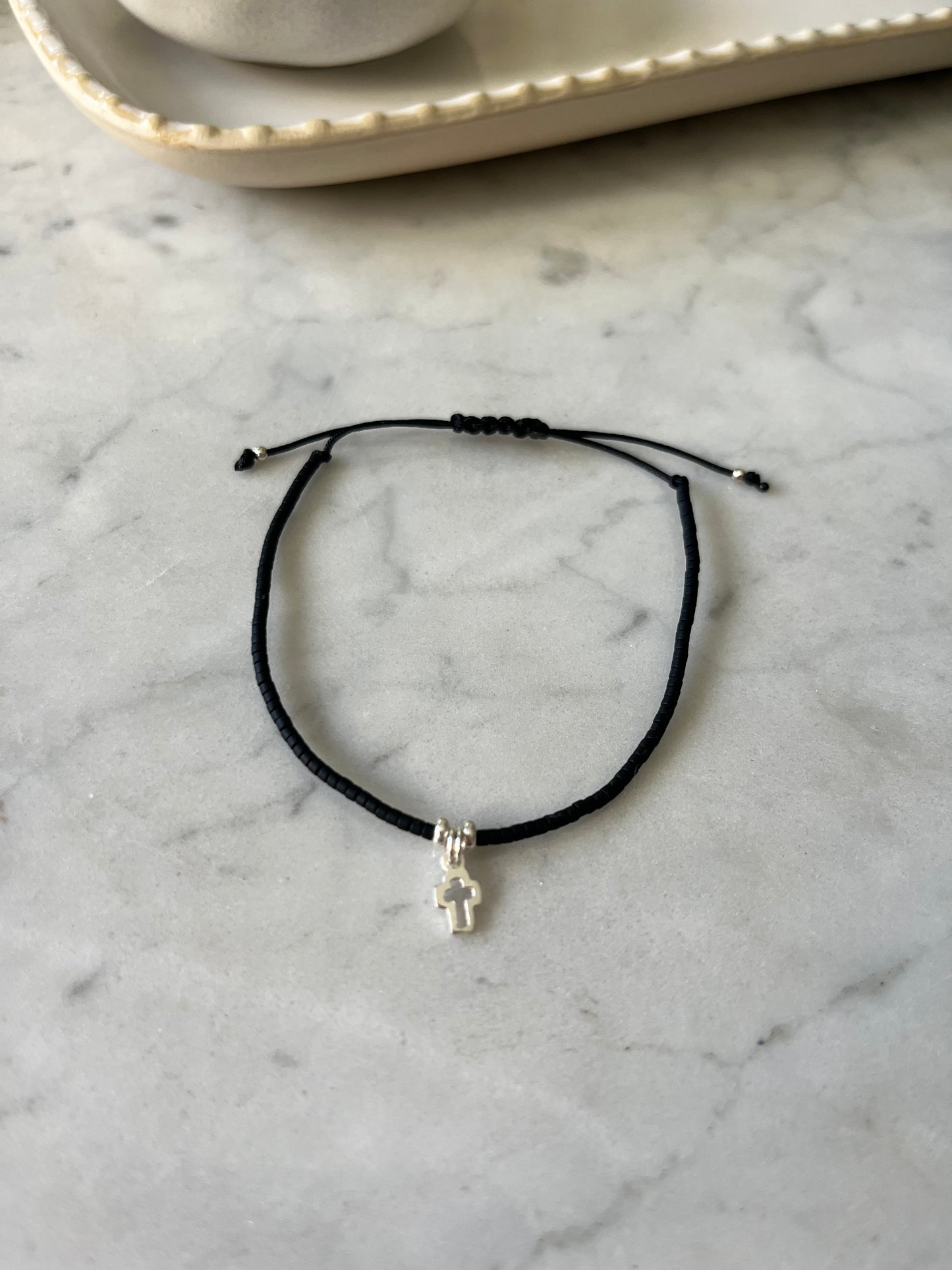 Pulsera de hilo Cruz de Fe