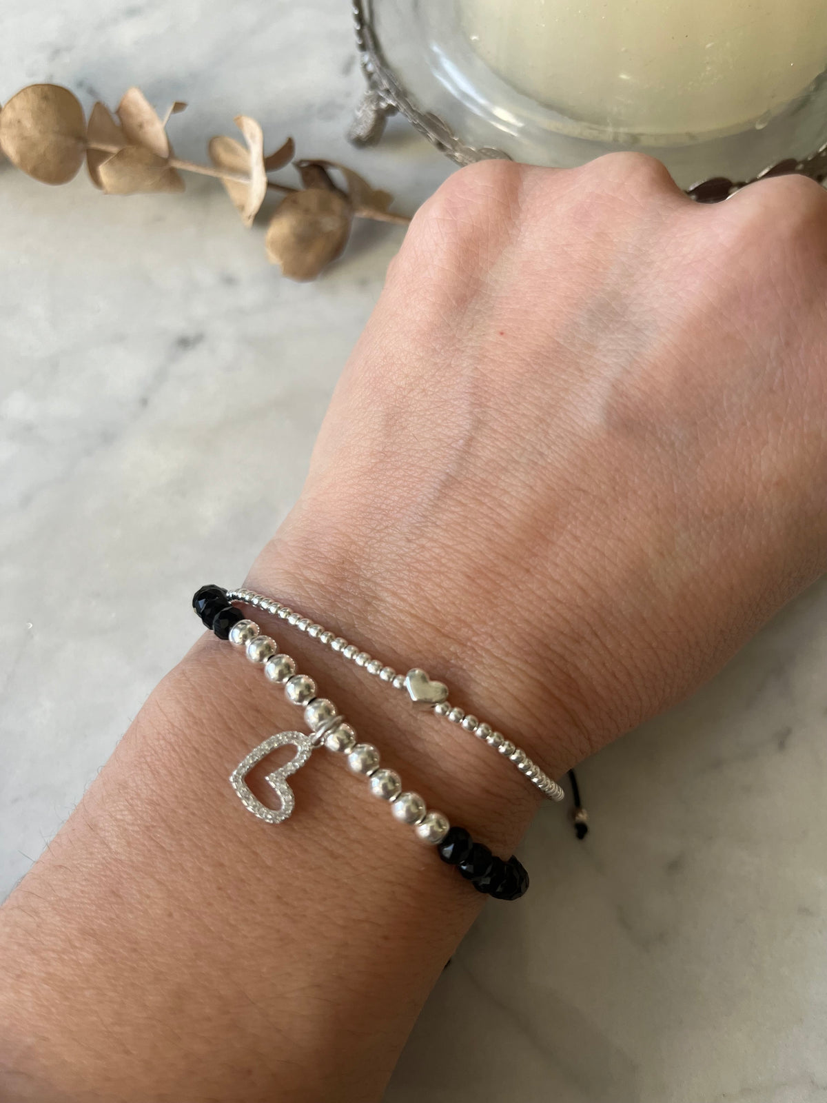 Pulsera de hilo corazón mini en plata – Ana Diseño (foto 2)