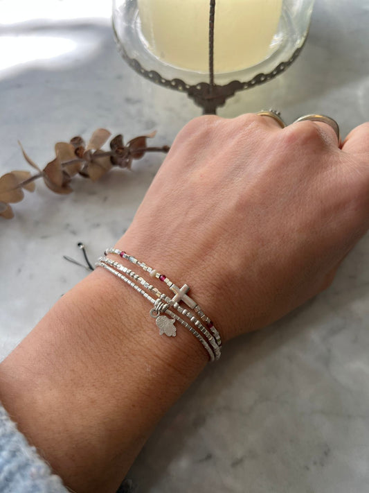 Pulsera Hilo Negro con mostacillas de plata y mano de fatima, ajustable de 15 a 20cm