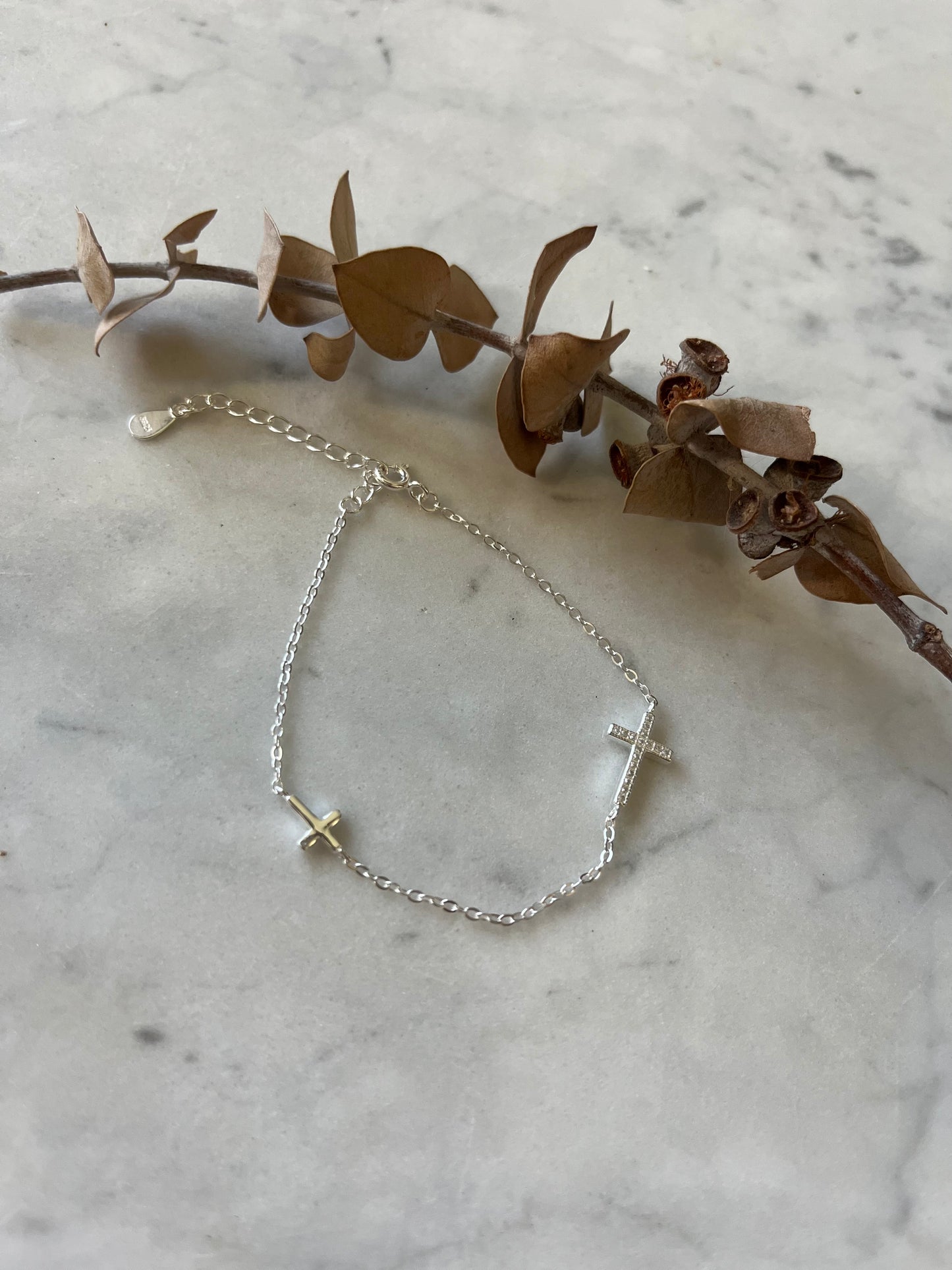 Pulsera cruces y circones