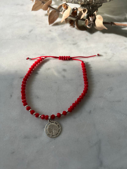 Pulsera de hilo rojo con cristales  mate   y detalles de  plata, y árbol de la vida, ajustable de 15cm a 20cm