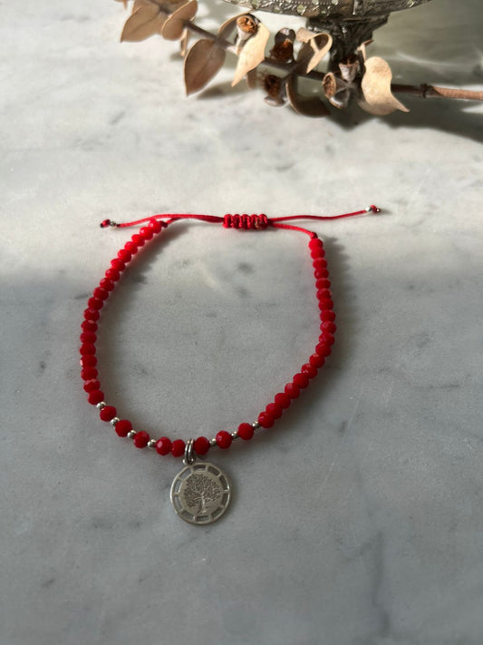 Pulsera de hilo rojo con cristales  mate   y detalles de  plata, y árbol de la vida, ajustable de 15cm a 20cm