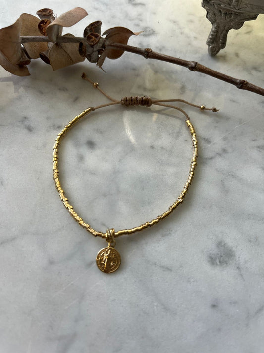 Pulsera de hilo con San Benito en baño de oro 24K ✨💛✝️