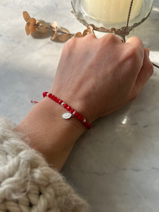 Pulsera de protección hilo rojo, con cristales rojos, detalles de plata y San Expedito, ajustable de 15cm a 20cm