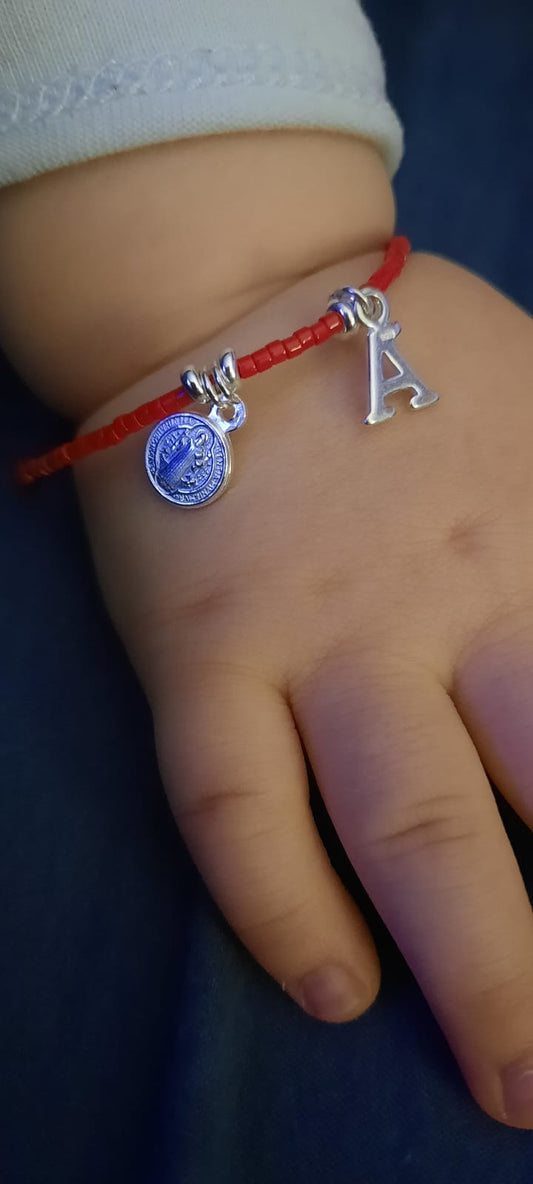 Pulsera Infantil de Hilo Rojo con Dijes Personalizados en Plata 925