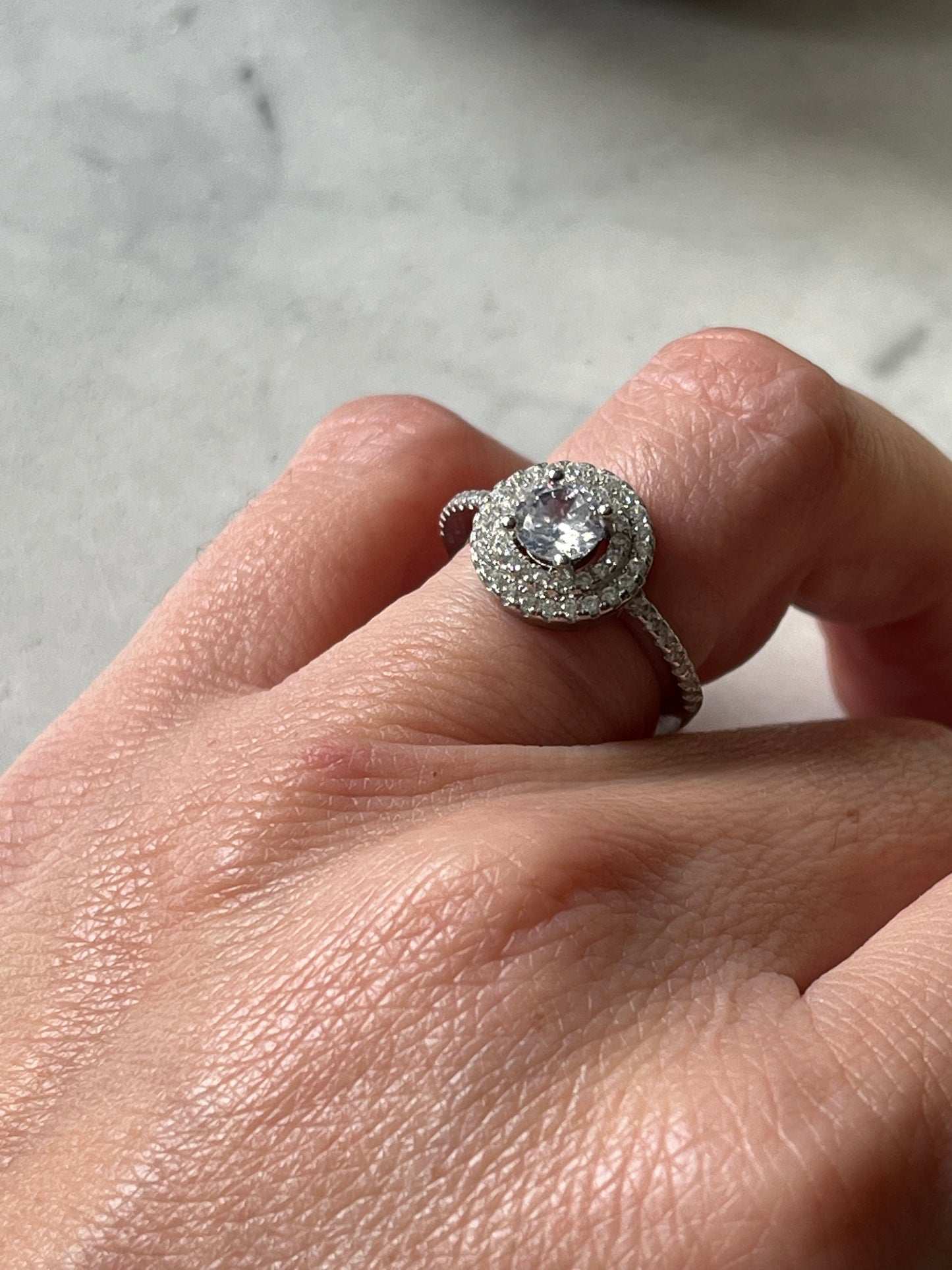 Anillo Halo Doble – Plata 925 con Circones