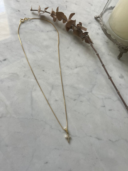 Cadena 45cm baño de oro 24k con mini cruz circones