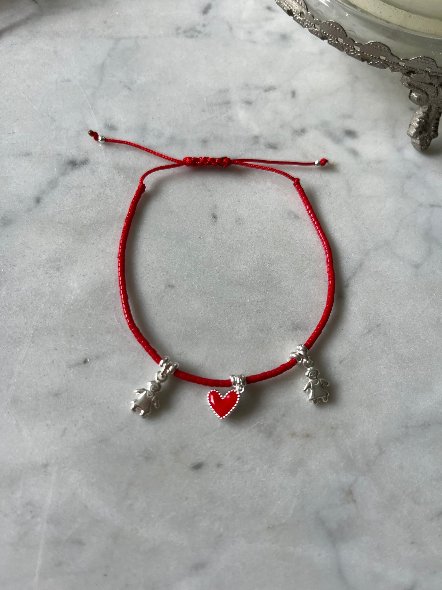 Pulsera hilo rojo raiz niña y niña