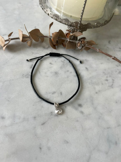 Pulsera hilo negro con cristales negros y circon , ajustable de 15cm a 20cm