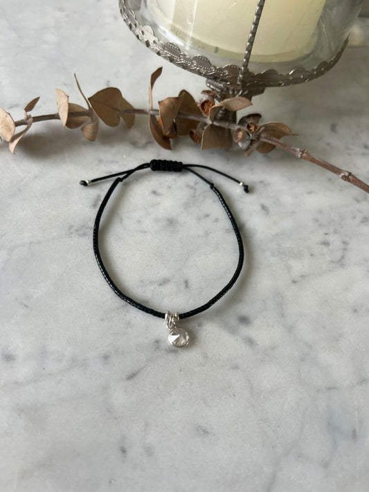 Pulsera hilo negro con cristales negros y circon , ajustable de 15cm a 20cm