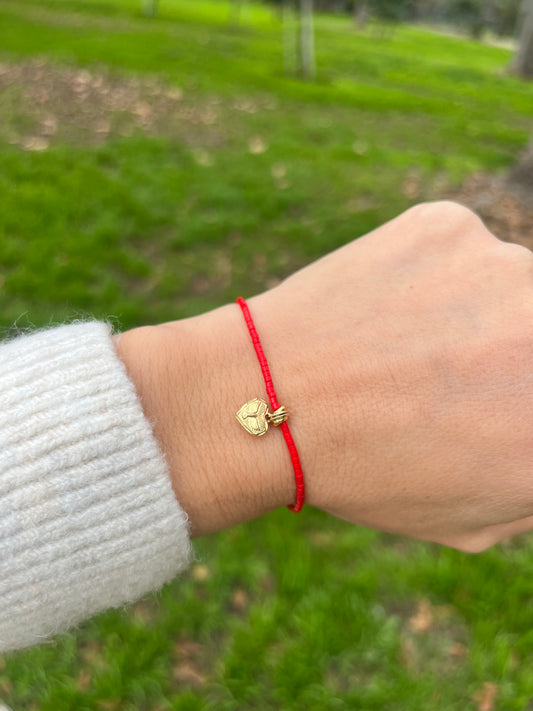 Pulsera hilo rojo,  con cristales rojos y espíritu santo baño de oro de 24k, ajustable de 15 a 20cm