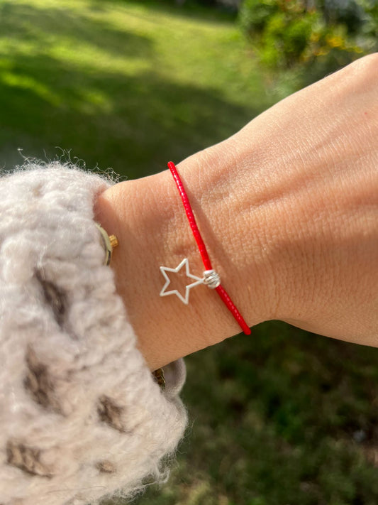 Pulsera  Hilo Rojo con cristales rojos y estrellas de plata