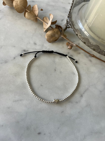 Pulsera de hilo corazón mini en plata – Ana Diseño (foto 1)
