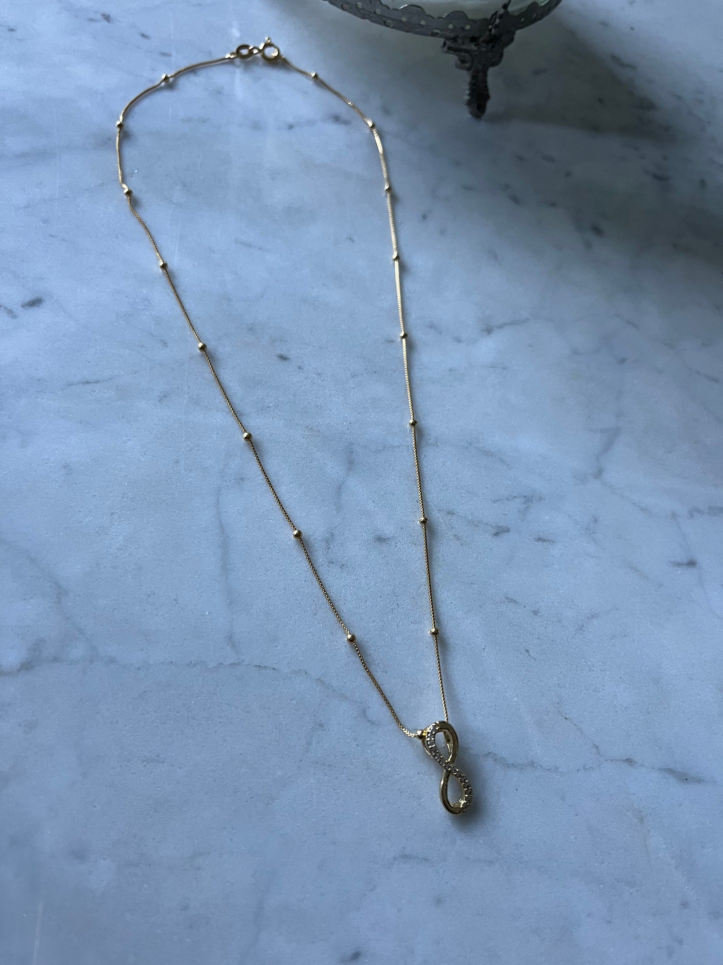 Cadena veneciana y bolitas