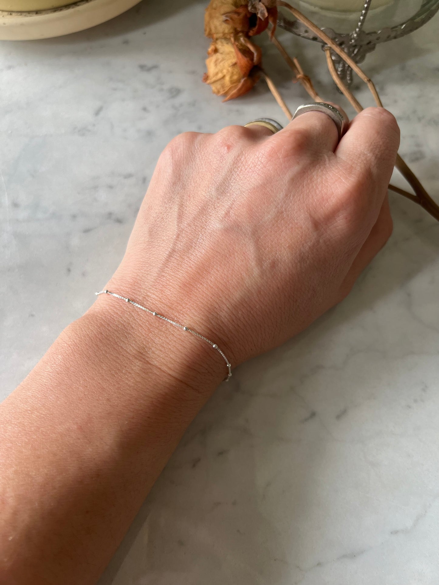 Pulsera bolitas fina en plata