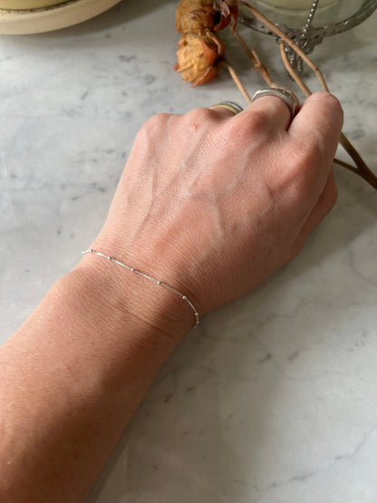 Pulsera bolitas fina en plata