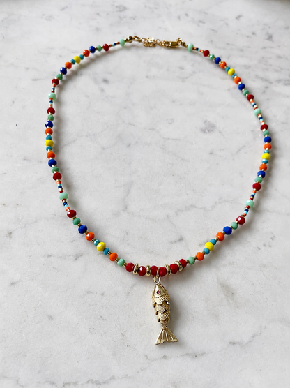 Collar Pez Arcoíris – Cristales Faceteados de Colores y Detalles Bañados en Oro