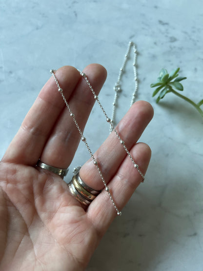 Cadena de 60cm bolitas plata