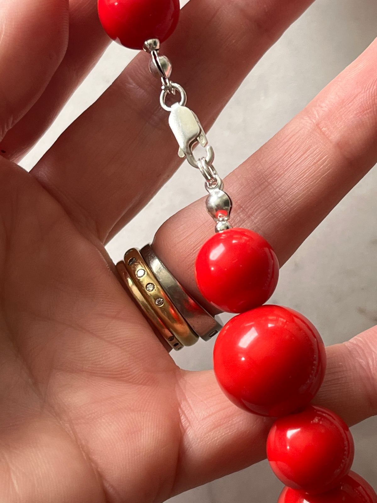 Maxi collar rojo con corazones y broche de plata – Rojo Amor – Ana Diseño (foto 3)