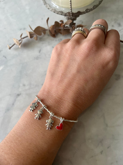 Pulsera de plata con dijes niña, niño, niña y corazón 🤍👧👦👧❤️✨