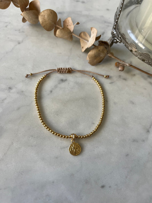 ✨ Pulsera San Benito bañada en oro 24K