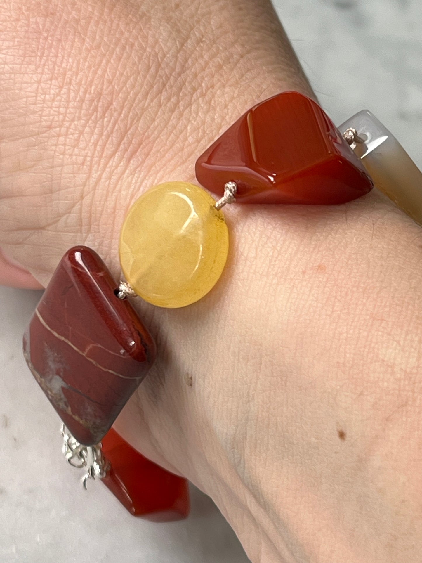 Pulsera  piedras naturales  café