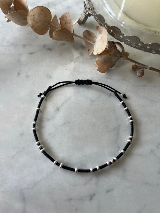 Pulsera Black Rings – Detalles en Plata