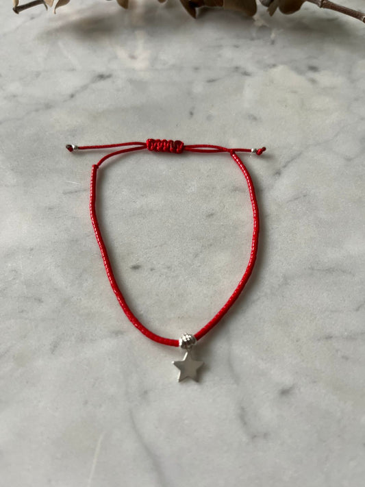 Pulsera Estrella Roja – Protección y Deseos 💫